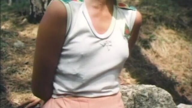 Школьница без лифчика