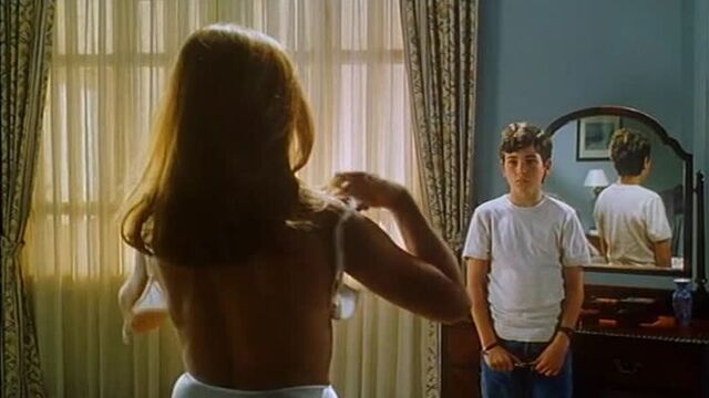 Инцест.тетушка показала грудь племяннику