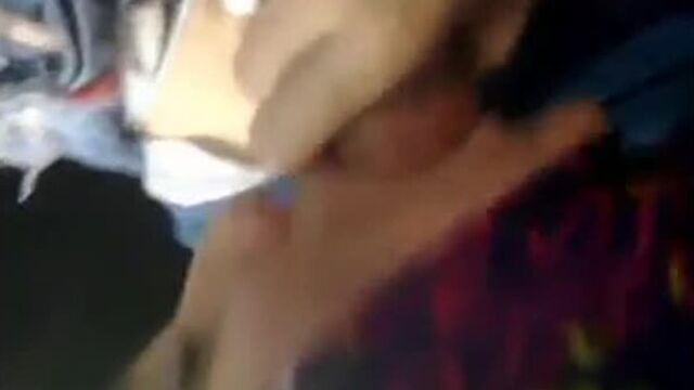 Türbanlı arabada saksoda