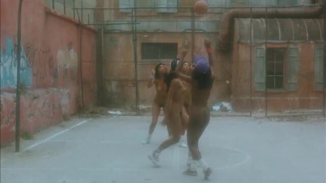 Голые негритянки играют в баскетбол(сочные попки трясущиеся грудь)