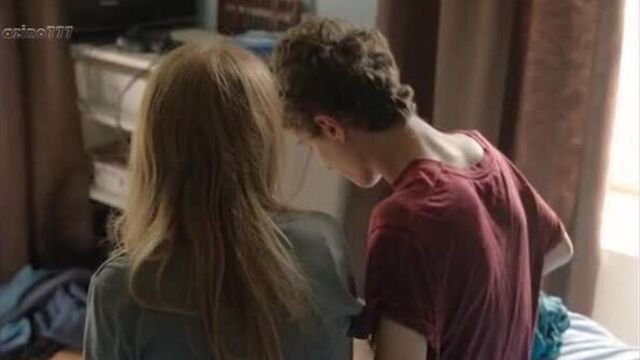 Школьница дрочит член однокласснику(сцена из фильма)