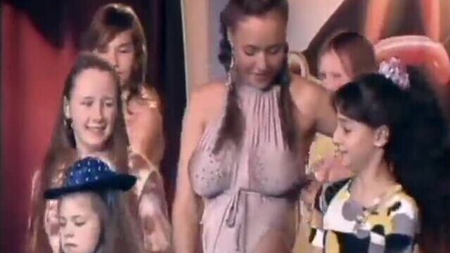 Ангина - кому какое дело (без лифчика)