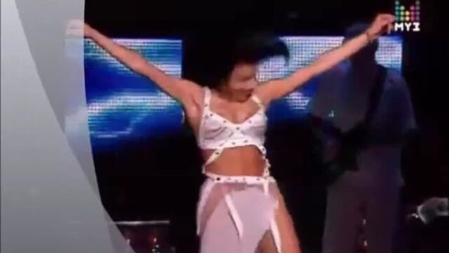 Надежда грановская из виа гра и её засвет на концерте_480p