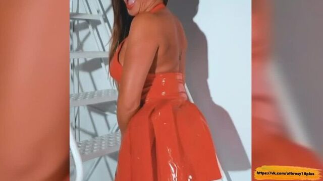 Жопастая девочка и ее стринги