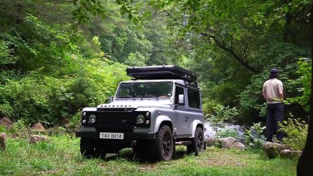 [fish13] too cold summer camping in the rainy secret valley | land rover defender | asmr