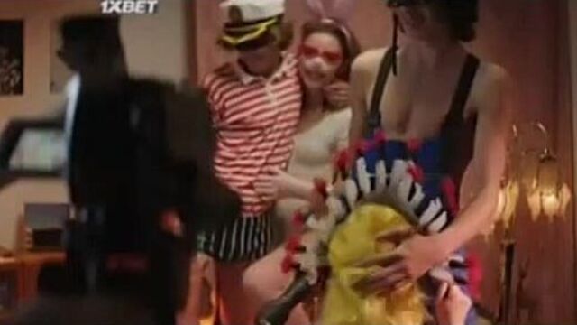 Еротические сцены в кино, засветы трусиков, секс сцени. фильм мы