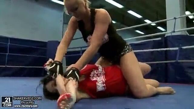 Nude fight club presents kathia nobili vs angell summers