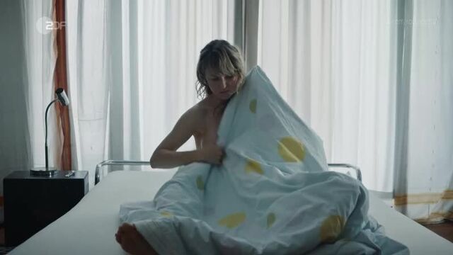 Lisa wagner nude - kommissarin heller s01e09 (2019) hd 720p watch online