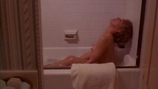 Голая сэндал бергман (sandahl bergman) в фильме "одержимые ночью" (possessed by the night, 1994, фред олен рэй)