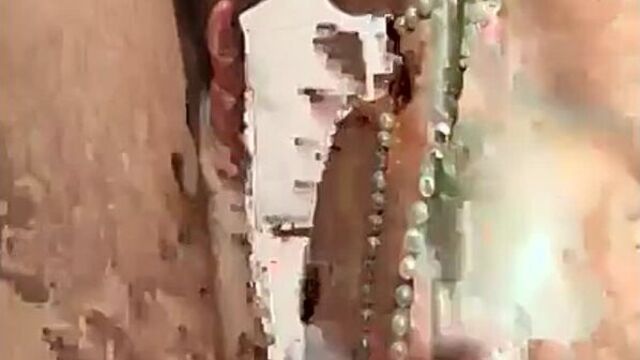 Девушка делает минет в ванне молодому парню