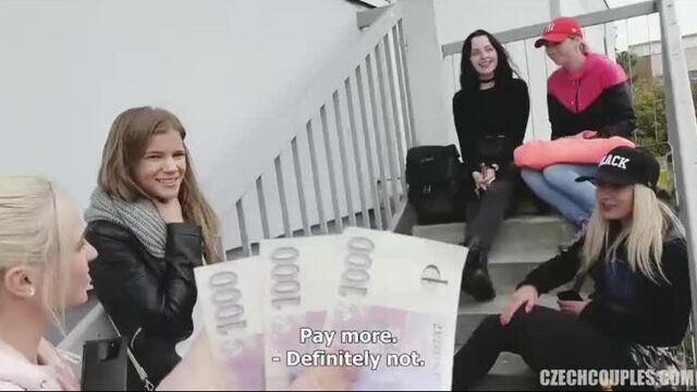 Секс за деньги с молоденькой киской.mp4