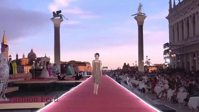 Монгольская модель жэнэрэл приняла участие в показе всемирно известного бренда dolce & gabbana на неделе моды в милане.