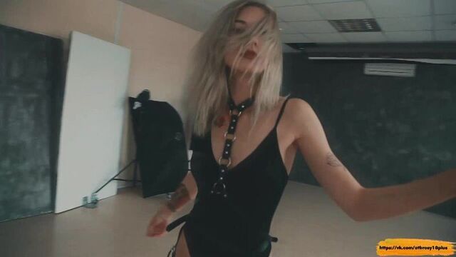 Сексуальные танцы от модели - проф. видео