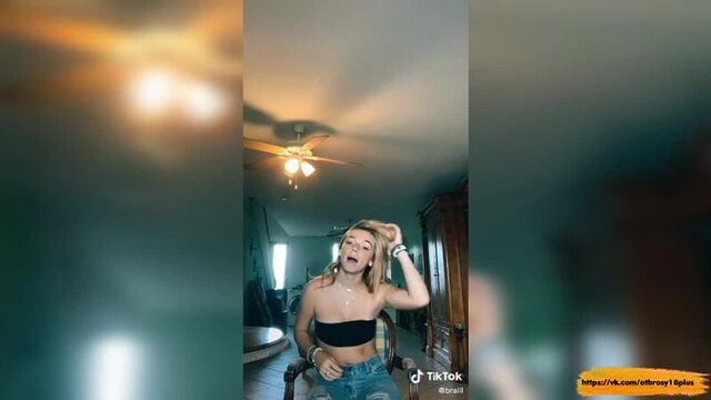 Годный тик-ток - школьница красиво переоделась