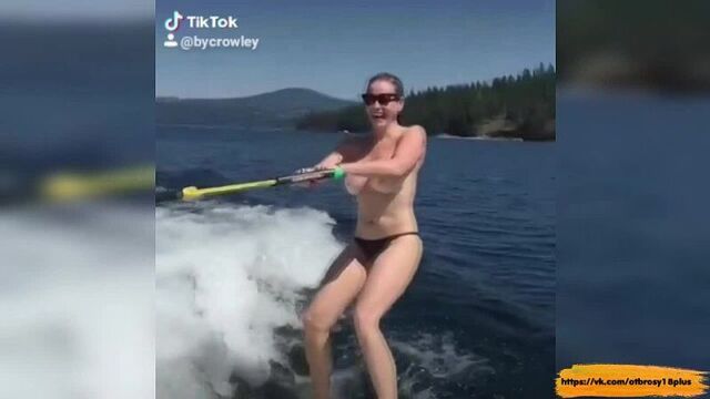 Голый тик-ток - прокатилась на доске без купальника