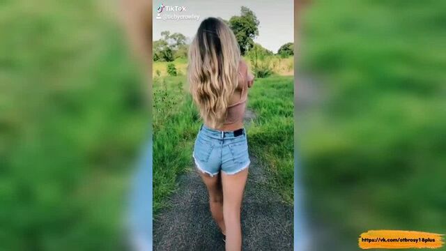 Голый тик-ток - сняла кофточку на прогулке