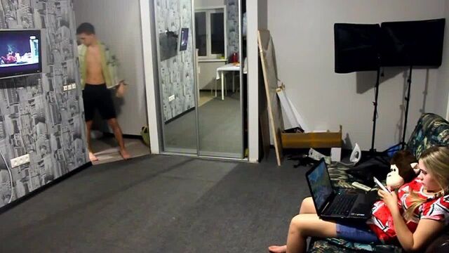 [diana di] спалил девушку за порно пранк! девушка смотрит видео для взрослых! sleeping girls for porn!