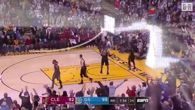 Решающее попадание клэя томпсона в рождественском матче с "кавс"