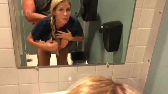 Трахнул сочную медсестру