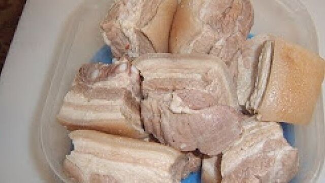 Варёное сало пятиминутка (украинская кухня). boiled five-minute salo (bacon) (ukrainian cuisine).