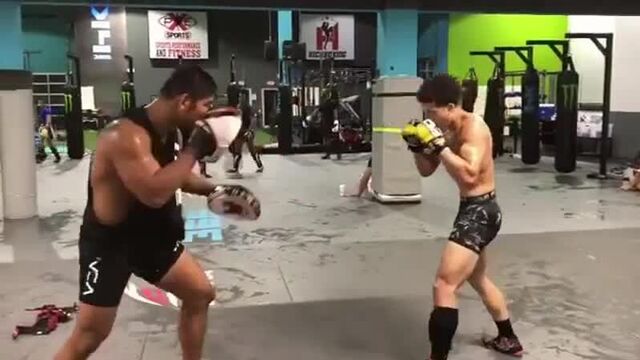 Тренировка майка кимбла с аунг ла н сангом