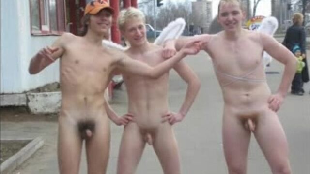 Голые парни бегают по ижевску