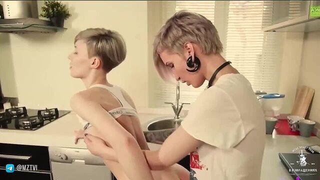 Для тех, кто хотел посмотреть, как выглядит реальный секс лесбиянок. как можно наблюдать, они прекрасно обходятся без мужчин. он