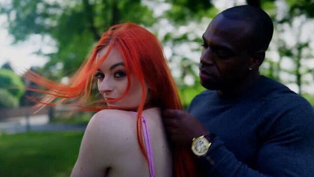 Порно -- ей 24 -- у рыжой лолиты появился черный ухажёр -- porn sex -- lola rose