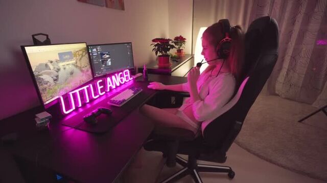 #474. девка выбрала секс вместо игр. 18+