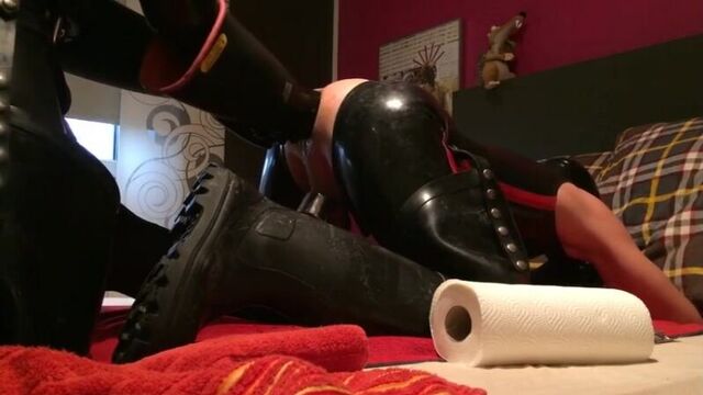 #гейхран. хозяин фистит резинового раба. . гей порно, фистинг, фф, фист, fist fucking gay porn