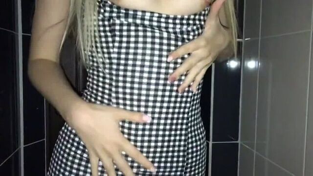 Подрочил своей подруге пальчиками (секс, порно, трах, лижет пизду, лесби, минет, анал, сосет хуй, большой член, зрелая, милфа, м