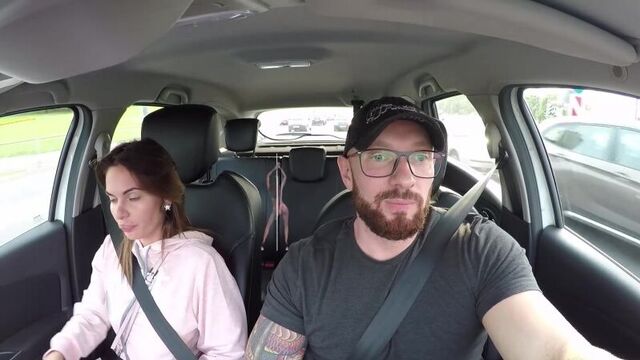 Пассажирка таксисту _ выпил водку- береги пилотку!!!