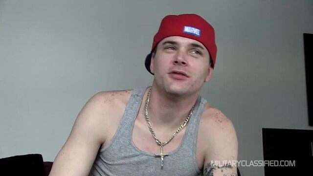 Красавчик натурал выдал на отсос [militaryclassified - nash 3]