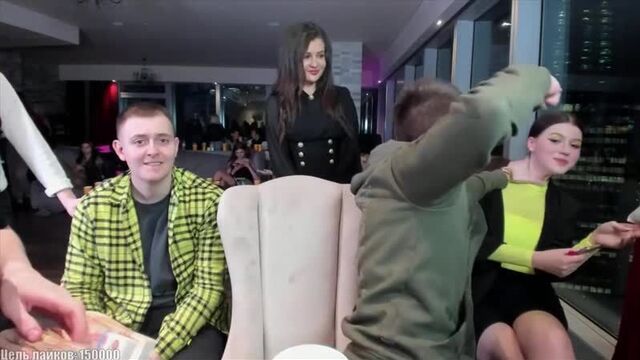 Девушка украла 5 тысяч рублей на стриме????????.mellstroy - девушки со стримов