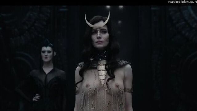 Юлия снигирь голая грудь в фильме мастер и маргарита (россия,2024)