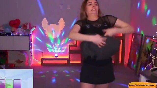 Спалила грудь на стриме на твиче