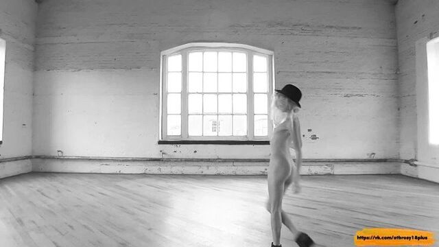 Голые ретро-танцы