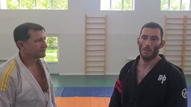 [радиф замалиев] запрещено в самбо, но работает на улице. самооборона от черного пояса по бразильскому джиу-джитсу.