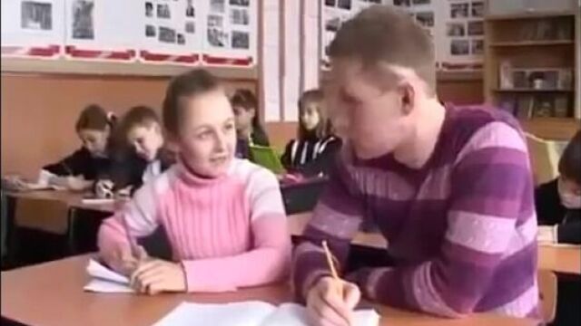 Рыжая оседлала член и прыгает на нем