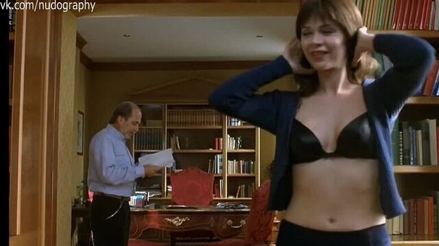 Элизабетта каваллотти (elisabetta cavallotti) в лифчике в фильме "посмотри на меня" (guardami, 1999, давиде феррарио)