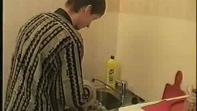 Девушка соблазнила парня.