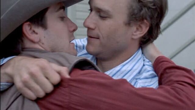 Поцелуй хита леджера и джейка джилленхола в фильме "горбатая гора" (2005)