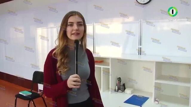 Ева элфи (юлия романова) ещё в 2017 году работала корреспонденткой в родном городе омске.