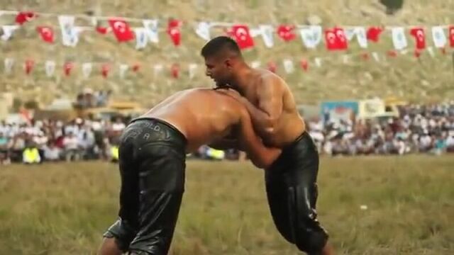 Ухвати врага за яйца. турецкая борьба киркпинар