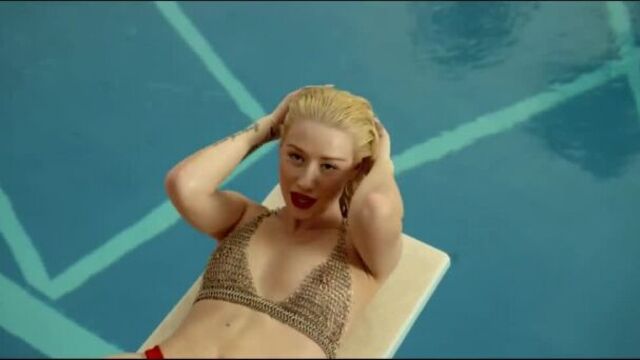 Игги азалия (iggy azalea) голая в клипе change your life (ft. t.i.) - 2014