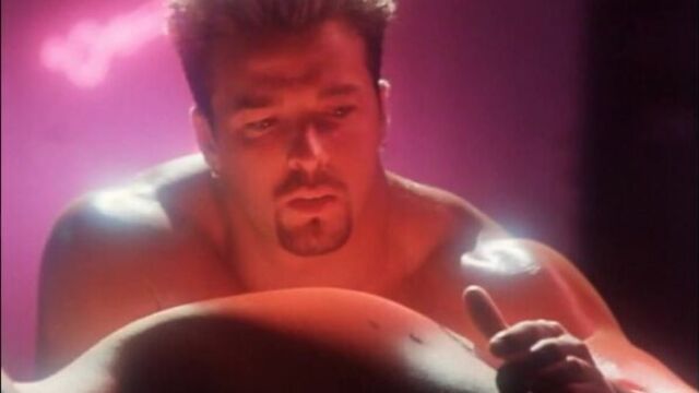 Рэй холлитт (raye hollitt) голая в фильме "день воина" (day of the warrior, 1996, энди сидарис)