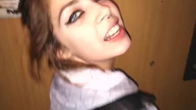 Трахнул девушку в подъезде, русскую с развел анальный оргазм|домашнее порно|оргазм|анал