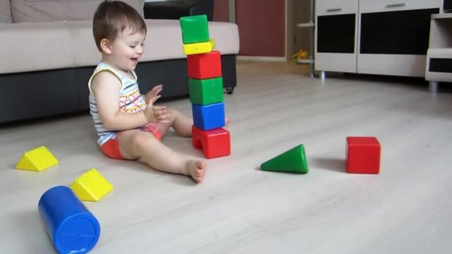 Развивающие игры для ребенка 1,5 - 2 года. чем занять ребенка дома