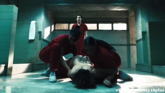 Застали голую зечку в душе - эстетика секса в кино