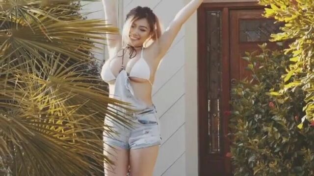 Big bouncing tits vicki li 